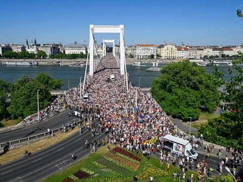 A Budapest, Orban défié par une marche des fiertés record