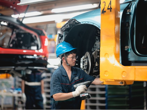 Chine: l'activité manufacturière se contracte encore