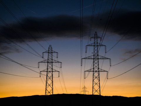 Selon une enquête, les prix de l'électricité baisseront en 2026