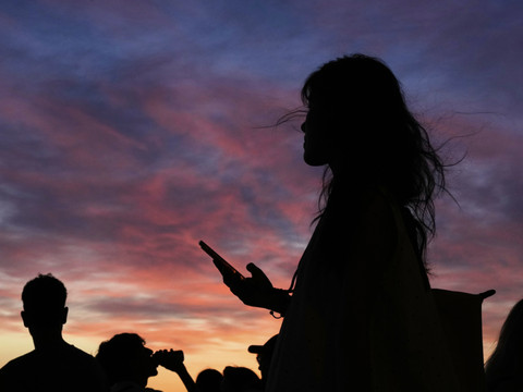 Canicule: Paris voit rouge, la France continue d'étouffer