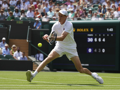 Sinner s'impose en 1h48 au 1er tour à Wimbledon