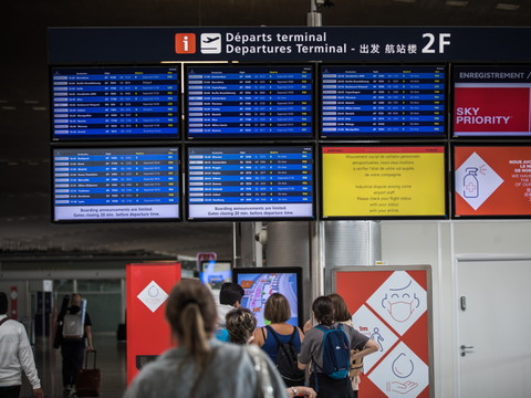 Grève de contrôleurs aériens jeudi, nombreux vols annulés à Paris