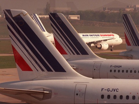 France: une grève du contrôle aérien perturbe les départs