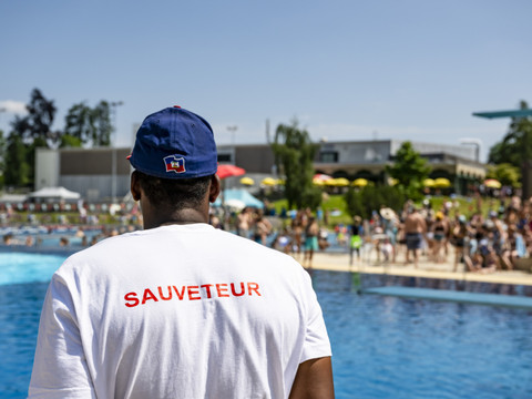 Accès limité à la piscine de Porrentruy, résidents suisses d'abord