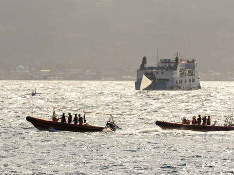 Six morts, 30 disparus dans le naufrage d'un ferry au large de Bali