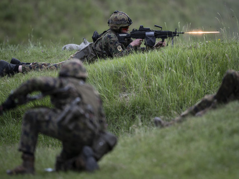 Une commission demande un milliard de plus pour l'armée