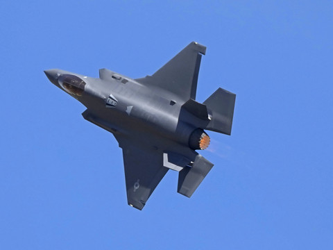 La délégation des finances exige la transparence sur les F-35