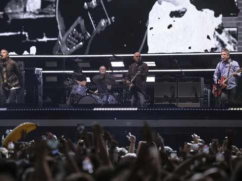 Cardiff: fans ivres de bonheur pour le retour d'Oasis sur scène