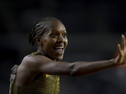 Deux records du monde, grâce à Kipyegon et Chebet