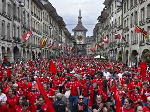 14'000 supporters défilent en ville de Berne