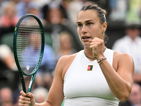 Sabalenka domine Mertens en deux sets