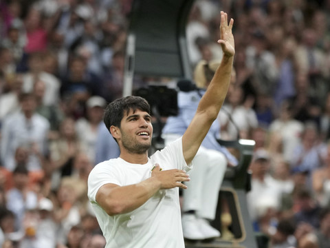 Wimbledon: Carlos Alcaraz qualifié pour les quarts de finale