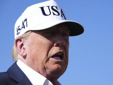 Droits de douane: Trump menace ceux qui s'alignent avec les Brics