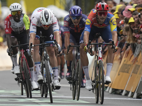 Tour de France: une 3e étape émaillée de chutes