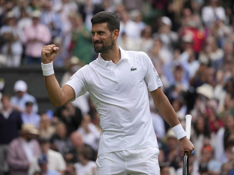 Wimbledon: Novak Djokovic passe en quatre sets