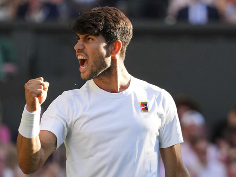 Wimbledon: Carlos Alcaraz sort Cemeron Norrie en trois sets