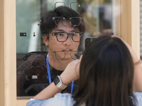 Meta s'inviterait chez EssilorLuxottica et dope le cours