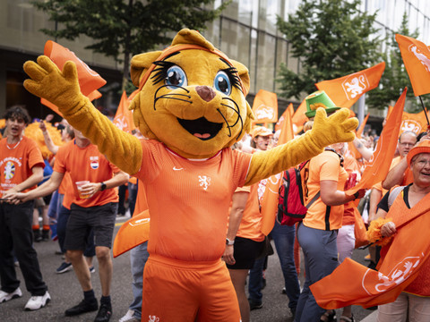 Grand cortège de fans de foot néerlandais à Zurich
