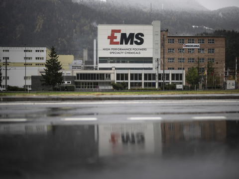 Ventes en recul pour Ems-Chemie, rentabilité en hausse
