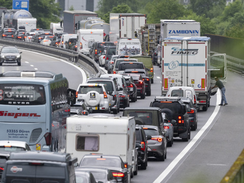 Un début des vacances synonyme de longs bouchons au Gothard
