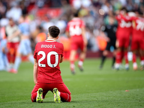 Liverpool retire le maillot no 20 en hommage à Diogo Jota