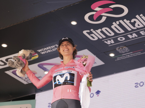 Giro dames: le maillot rose échappe à Marlen Reusser