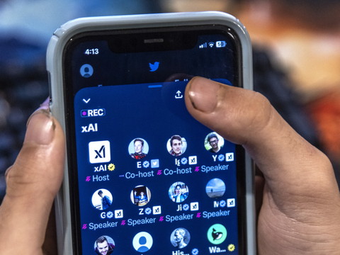 XAI s'excuse pour les messages extrémistes de l'assistant IA Grok