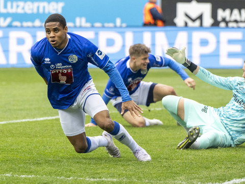 Lucerne: Klidjé part à Hibernian Edimbourg