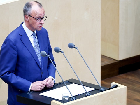 Allemagne: Merz tente d'atténuer les turbulences dans sa coalition