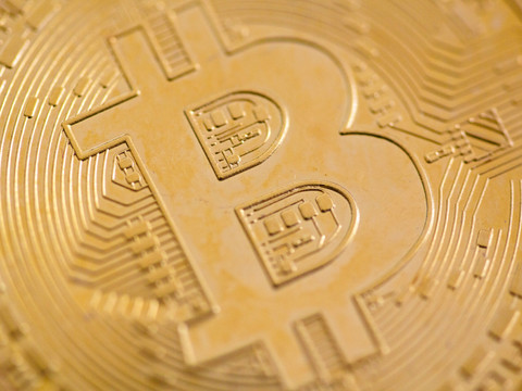 Le bitcoin bat un nouveau record à plus de 121'000 dollars