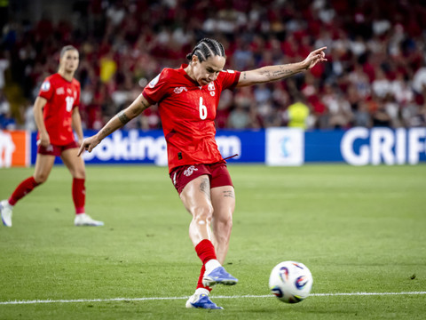 Euro dames 2025: deux Suissesses dans le onze idéal du Kicker