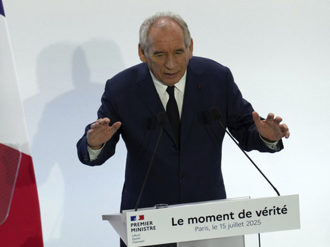Bayrou présente son plan contre le 