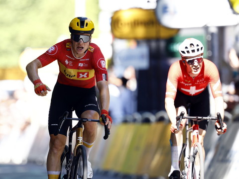11e étape: Mauro Schmid battu au sprint par Abrahamsen