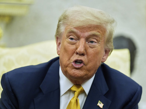 Trump tergiverse sur l'idée de renvoyer le président de la Fed