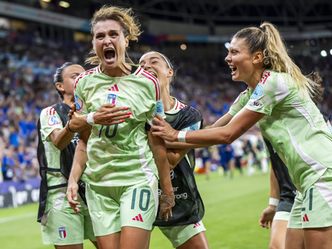 Girelli envoie l'Italie en demi-finales