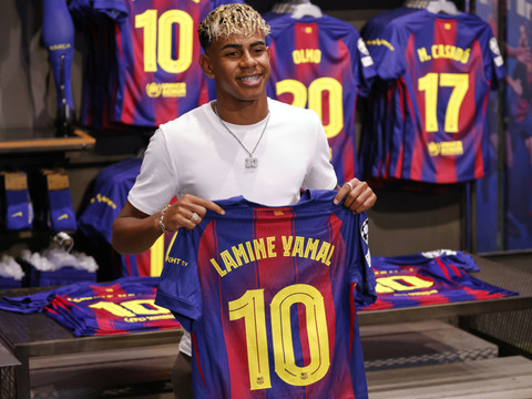 Lamine Yamal récupère le no 10 de Messi, Ronaldinho et Maradona