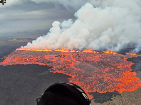 Islande: un volcan en éruption pour la 9e fois depuis fin 2023