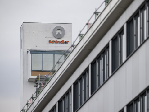 Schindler parvient à améliorer son bénéfice au deuxième partiel