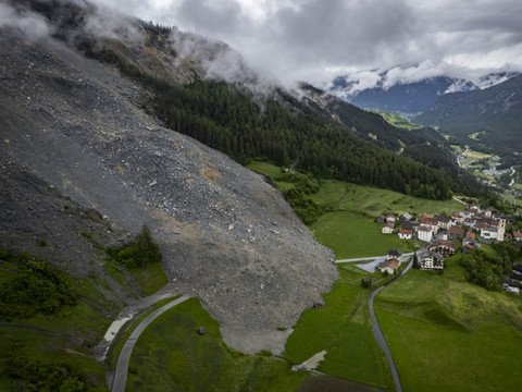 Récents petits éboulements au-dessus de Brienz (GR)