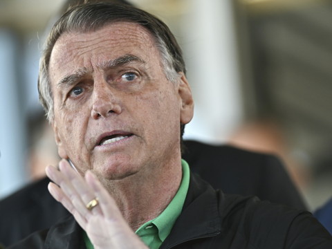Jair Bolsonaro contraint de porter un bracelet électronique