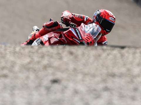 Marc Marquez gagne le sprint en Tchéquie