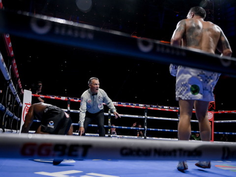 Usyk champion du monde unifié des lourds après son KO contre Dubois
