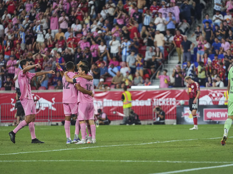 Messi reprend ses habitudes de doublé, Miami écrase New York
