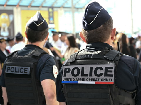 Nouveaux heurts dans un quartier gangrené en France