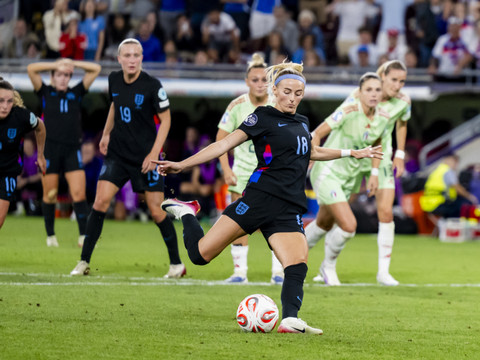 L'Angleterre renverse l'Italie et se hisse en finale