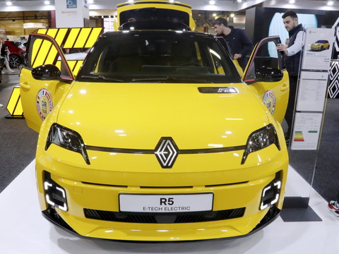 Renault: ventes stables au premier semestre