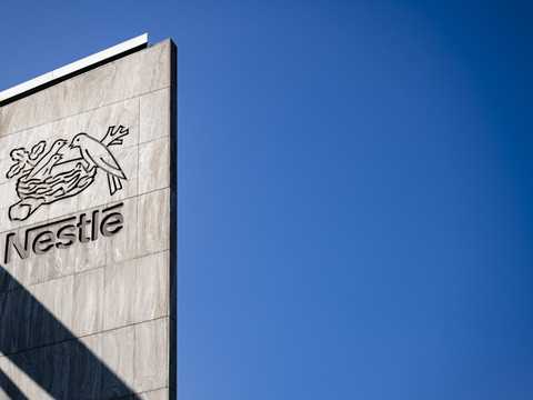 Nestlé voit ses revenus baisser au premier semestre