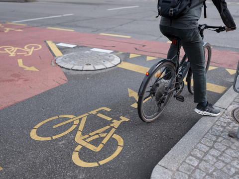 Vélos électriques rapides en excès de vitesse dans les zones 30