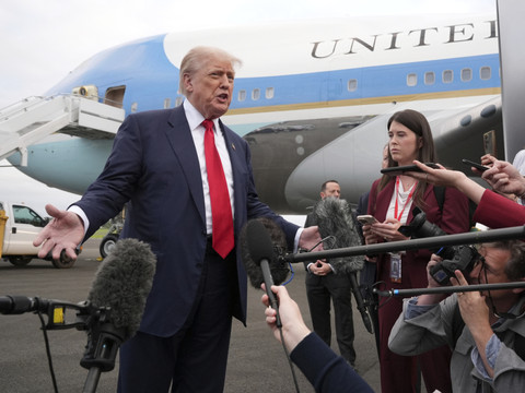 Trump en Ecosse pour un séjour mêlant golf, diplomatie et commerce