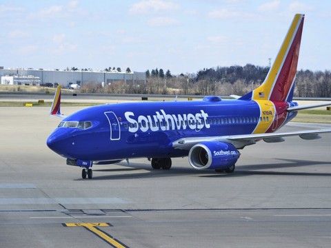 Etats-Unis: un avion de ligne plonge pour éviter une collision